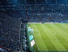 RNG观众热烈欢呼！哈登迎来十赛季出色发挥赛场气氛高涨