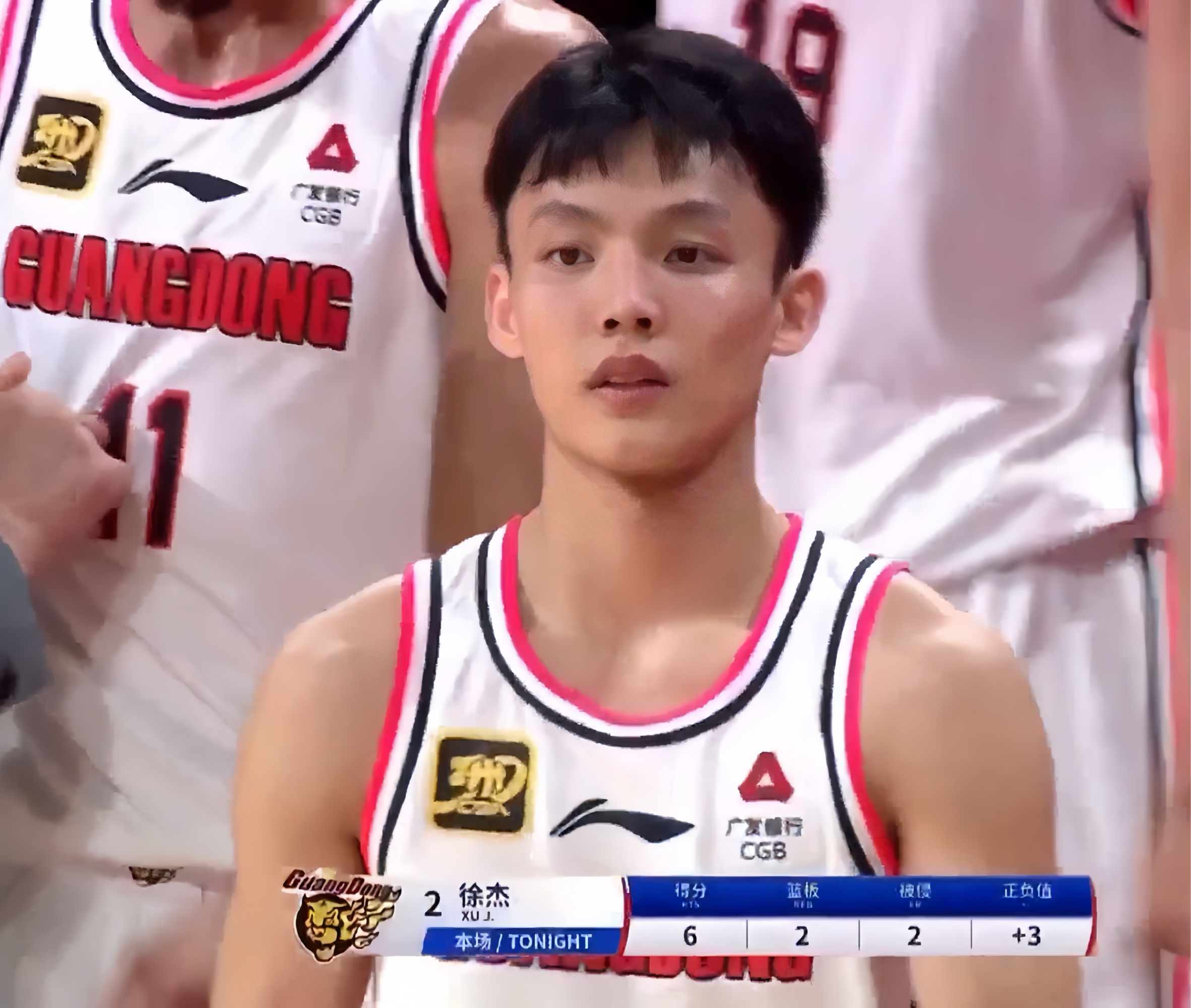 广东男篮成功逆转，全队表现抢眼