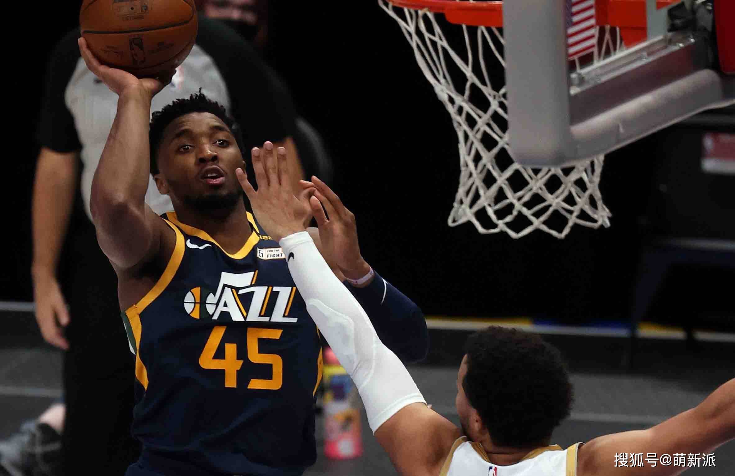 包含澳网最新形势：达拉斯独行侠高居榜首，密尔沃基雄鹿强势追赶，冠军归属成迷的词条