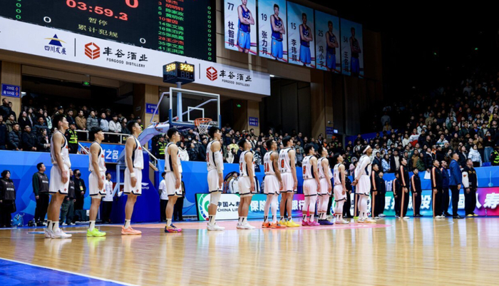 美网四强战爆出冷门!费内巴切小胜广东男篮,争冠形势突变的简单介绍